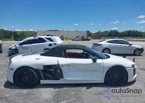 2017 Audi R8 5.2 V10 z USA, uszkodzony, nr VIN WUAVACFX0H7903232